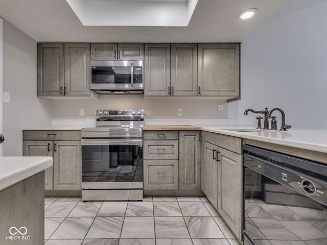 209 Brighton Court, Greenwood, IN 46143