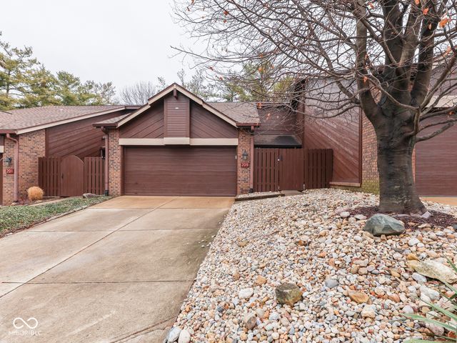 209 Brighton Court, Greenwood, IN 46143