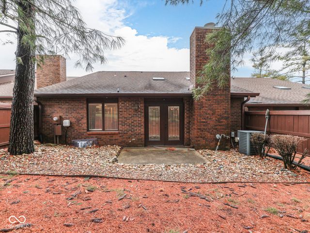 209 Brighton Court, Greenwood, IN 46143