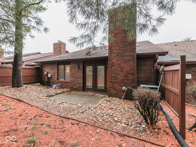 209 Brighton Court, Greenwood, IN 46143