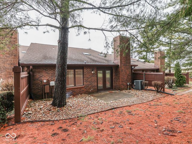 209 Brighton Court, Greenwood, IN 46143