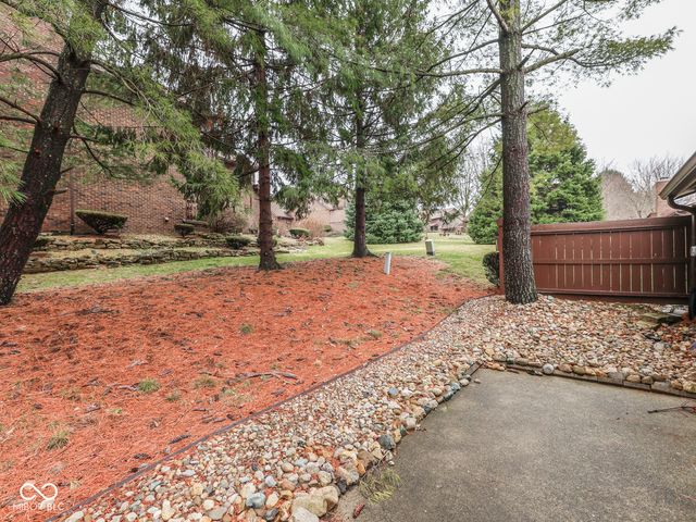 209 Brighton Court, Greenwood, IN 46143