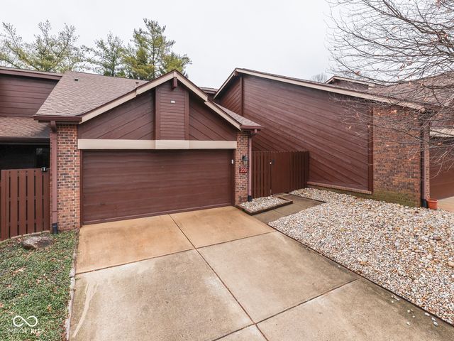 209 Brighton Court, Greenwood, IN 46143