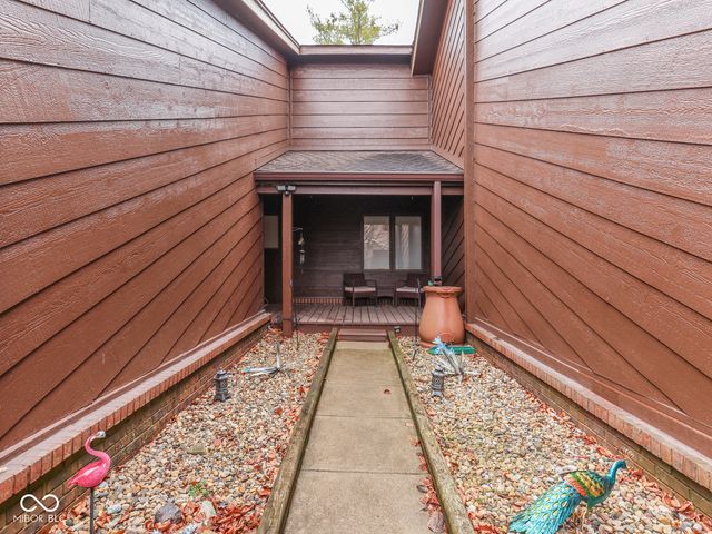 209 Brighton Court, Greenwood, IN 46143