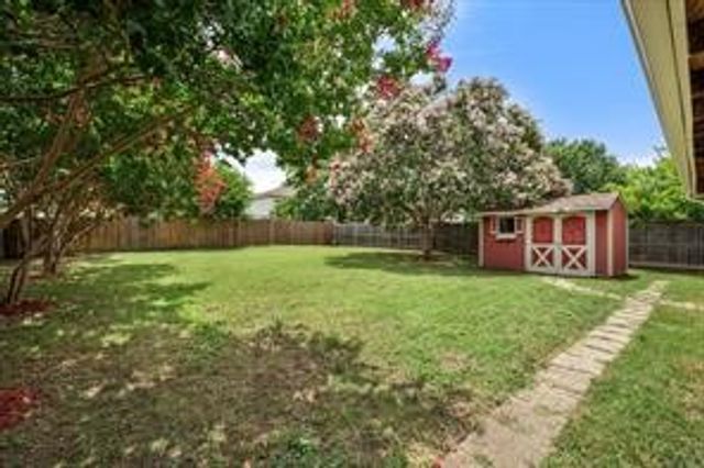 812 Ericville Drive, Arlington, TX 76001