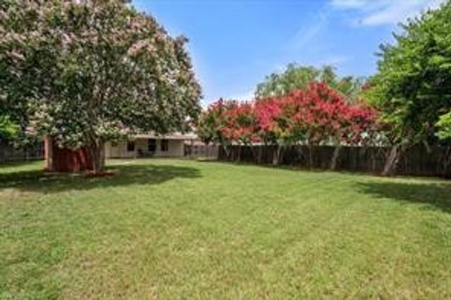 812 Ericville Drive, Arlington, TX 76001