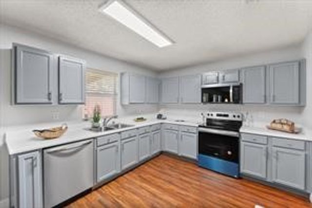 812 Ericville Drive, Arlington, TX 76001