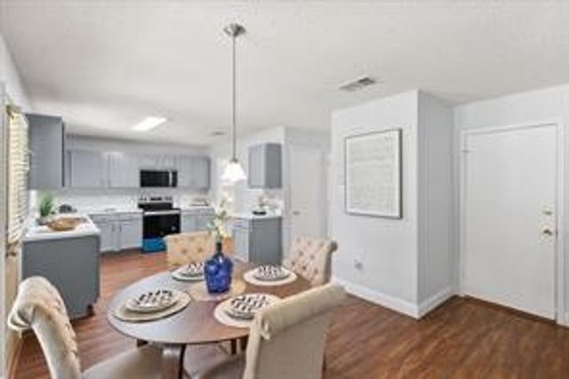 812 Ericville Drive, Arlington, TX 76001