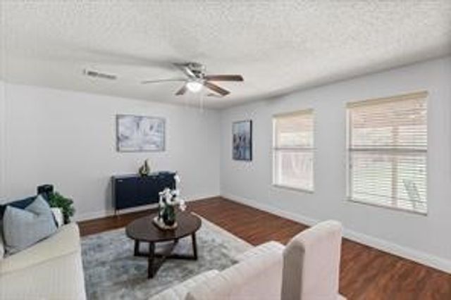 812 Ericville Drive, Arlington, TX 76001