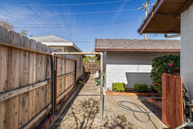 525 W Tokay St, Lodi, CA 95240
