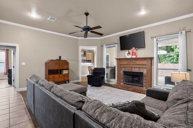 1301 Hyde Park Boulevard, Cleburne, TX 76033