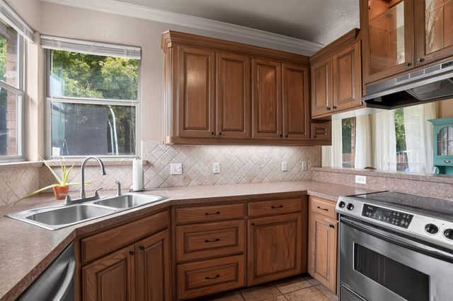 1301 Hyde Park Boulevard, Cleburne, TX 76033