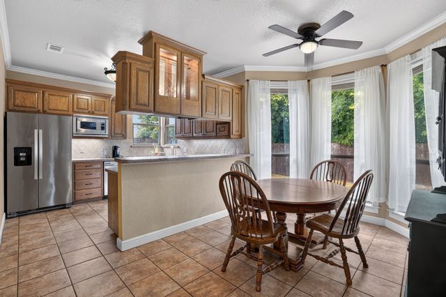 1301 Hyde Park Boulevard, Cleburne, TX 76033