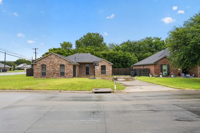 1301 Hyde Park Boulevard, Cleburne, TX 76033