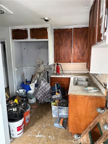 105 W Cypress, Compton, CA 90220