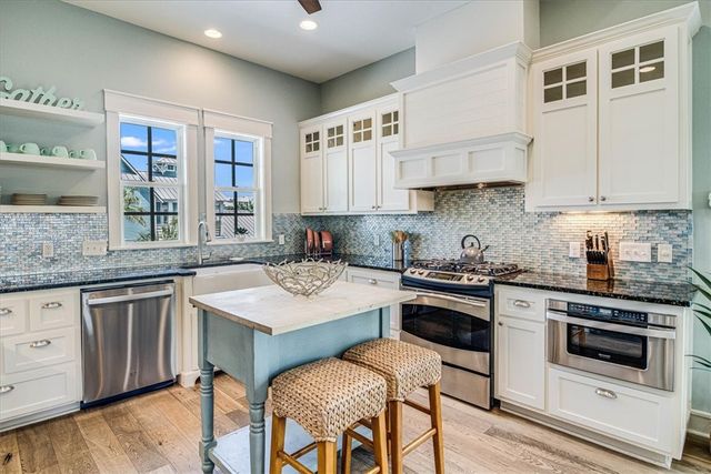 128 Bent Grass Dr, Port Aransas, TX 78373