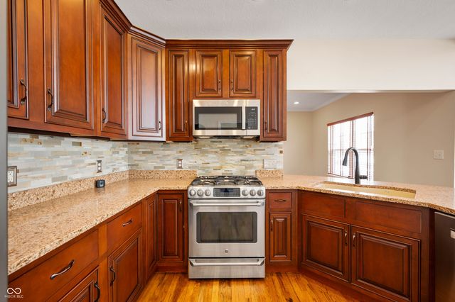 2650 S Parkview Drive, New Palestine, IN 46163