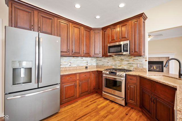 2650 S Parkview Drive, New Palestine, IN 46163