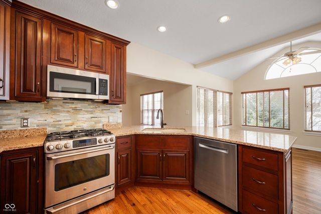 2650 S Parkview Drive, New Palestine, IN 46163