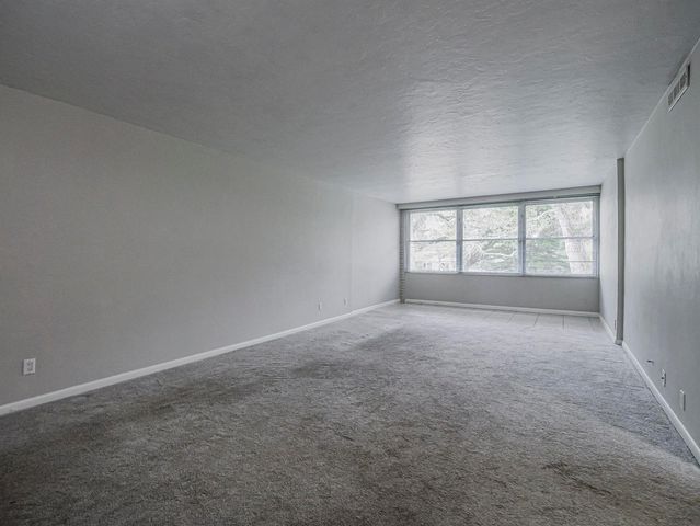 677 ROYAL PALM Boulevard 12, Vero Beach, FL 32960