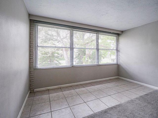 677 ROYAL PALM Boulevard 12, Vero Beach, FL 32960