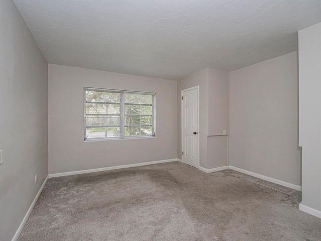 677 ROYAL PALM Boulevard 12, Vero Beach, FL 32960