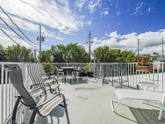 677 ROYAL PALM Boulevard 12, Vero Beach, FL 32960