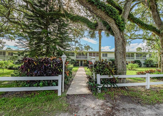 677 ROYAL PALM Boulevard 12, Vero Beach, FL 32960