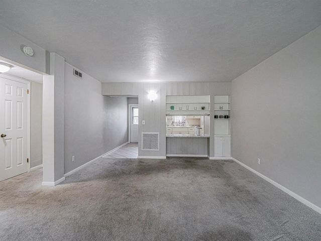 677 ROYAL PALM Boulevard 12, Vero Beach, FL 32960