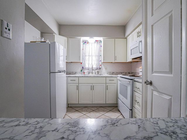 677 ROYAL PALM Boulevard 12, Vero Beach, FL 32960