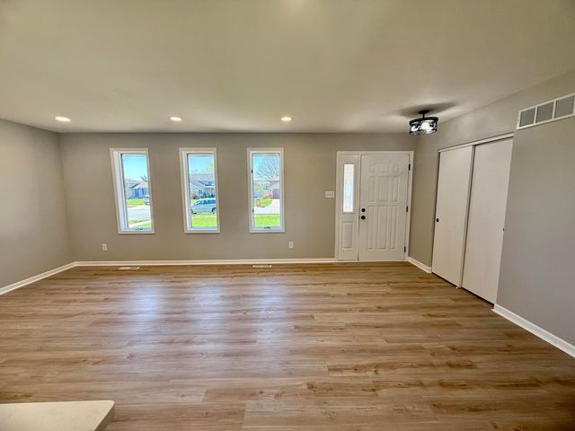 601 N Holly Lane, Griffith, IN 46319