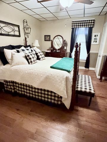 404 S Church St, Adams, TN 37010