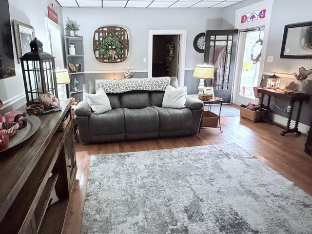 404 S Church St, Adams, TN 37010