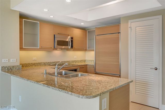 222 Karen Avenue 1705, Las Vegas, NV 89109