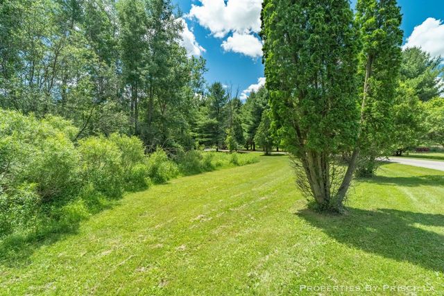 6635 Vinton Avenue Nw, Alpine Twp, MI 49321