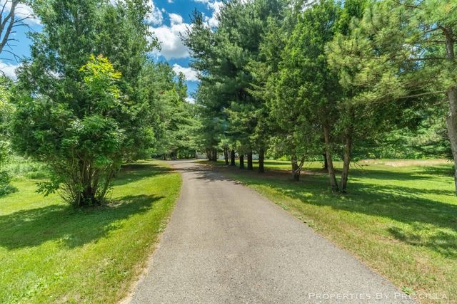 6635 Vinton Avenue Nw, Alpine Twp, MI 49321