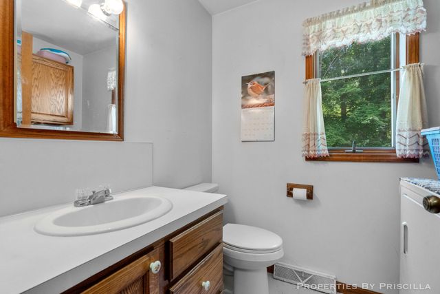 6635 Vinton Avenue Nw, Alpine Twp, MI 49321