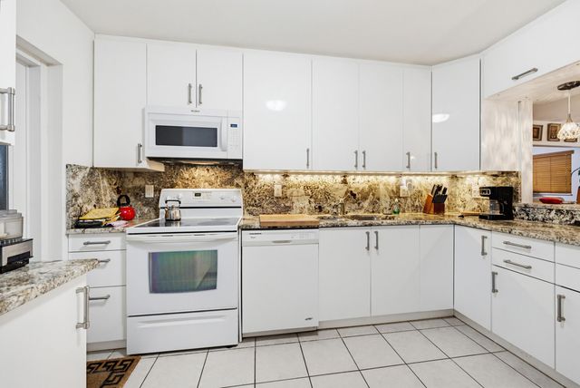 728 Ridge Road 35, Lantana, FL 33462