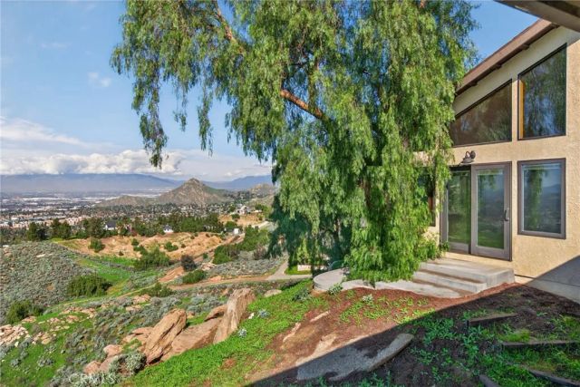 20682 Hill Top Drive, Riverside, CA 92507