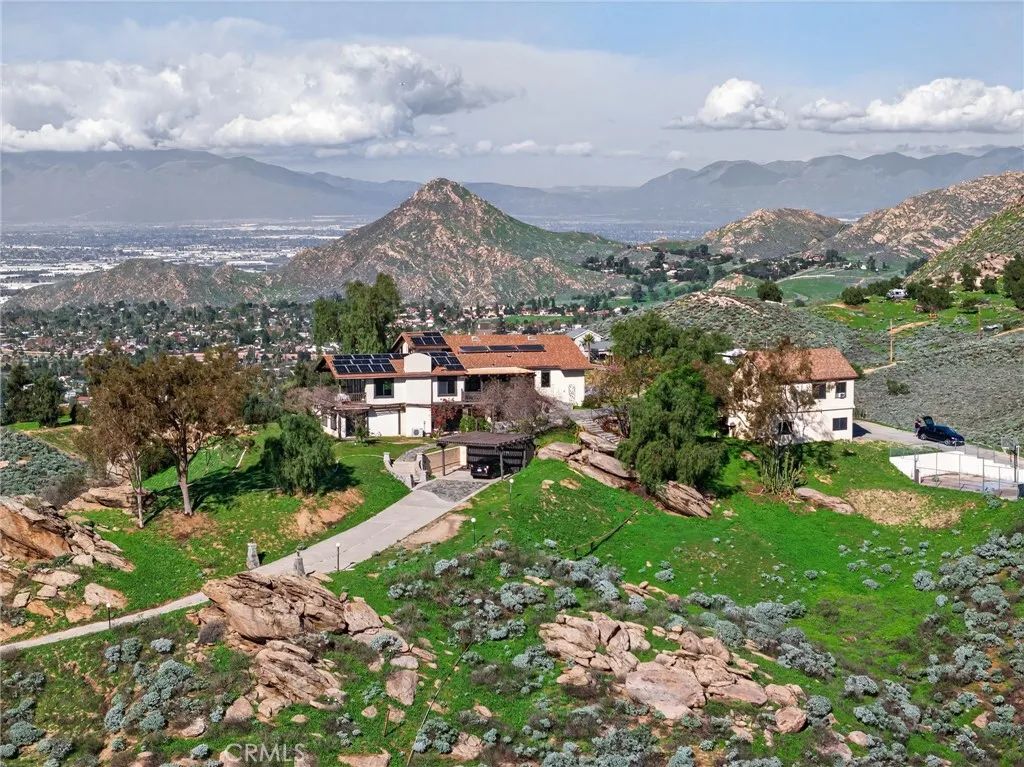 20682 Hill Top Drive, Riverside, CA 92507