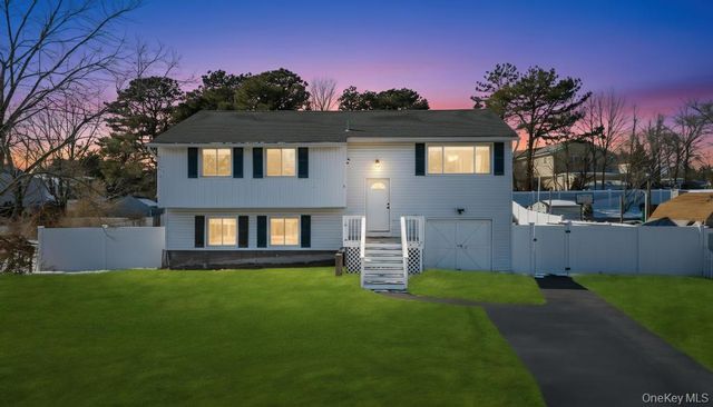 9 Meadow Avenue, Medford, NY 11763