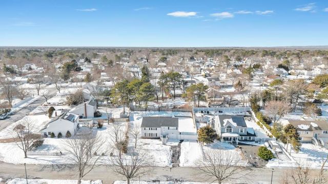 9 Meadow Avenue, Medford, NY 11763