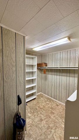 902 W POPLAR Street, West Frankfort, IL 62896