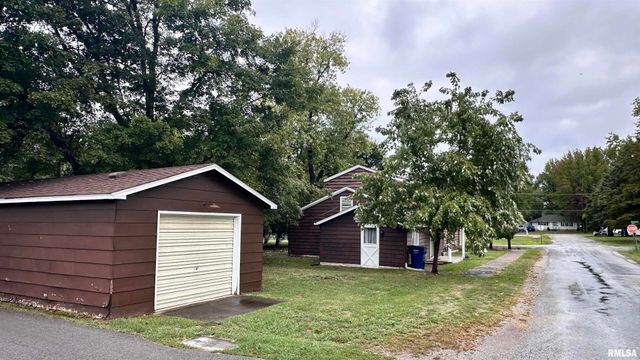 902 W POPLAR Street, West Frankfort, IL 62896