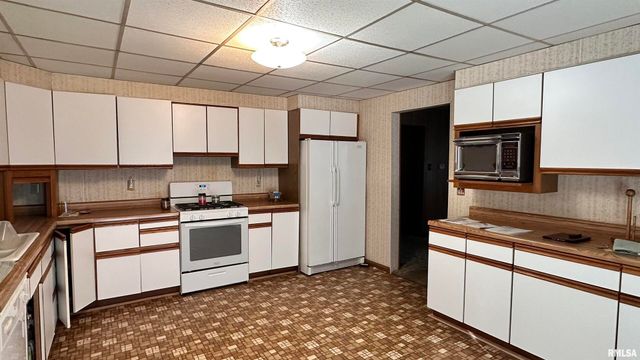 902 W POPLAR Street, West Frankfort, IL 62896