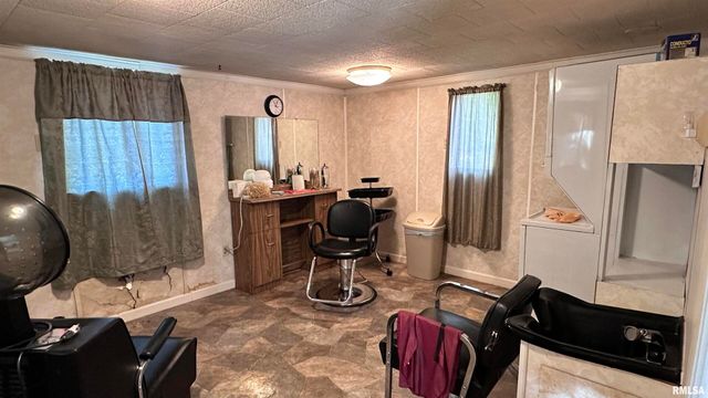 902 W POPLAR Street, West Frankfort, IL 62896