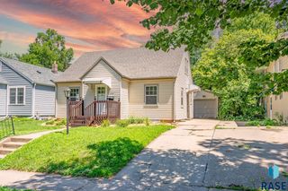 1924 S Walts Ave, Sioux Falls, SD 57105