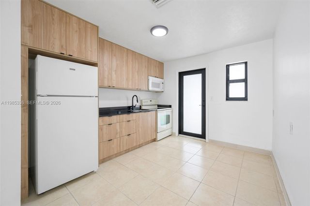 511 NW 93rd St 511, Miami, FL 33150