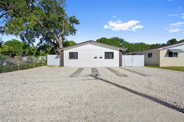 511 NW 93rd St 511, Miami, FL 33150