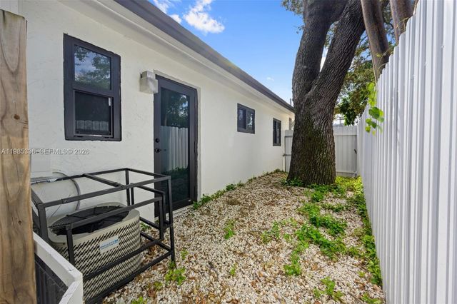 511 NW 93rd St 511, Miami, FL 33150